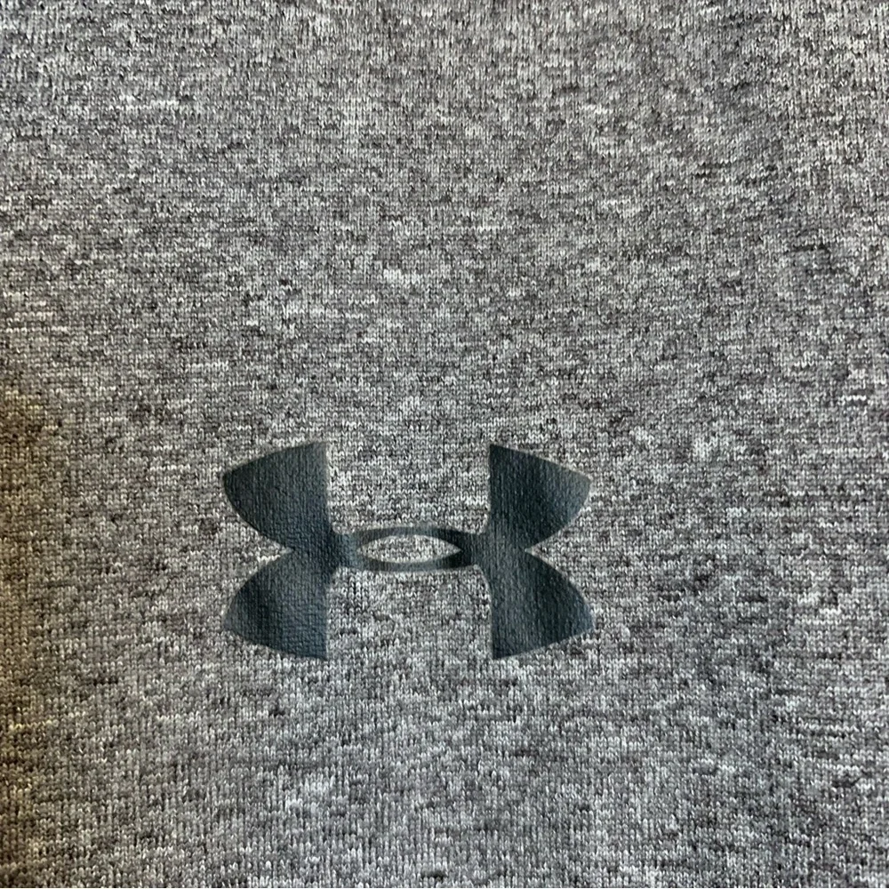 Under Armour HeatGear Gray Long Sleeve Quartezip - Size XL